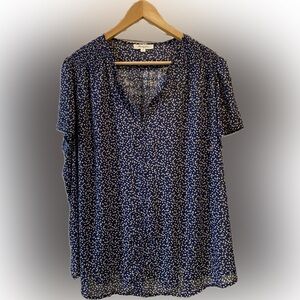 Navy Blue Flutter Sleeve Blouse w/Petite White Flowers - 2X - EUC